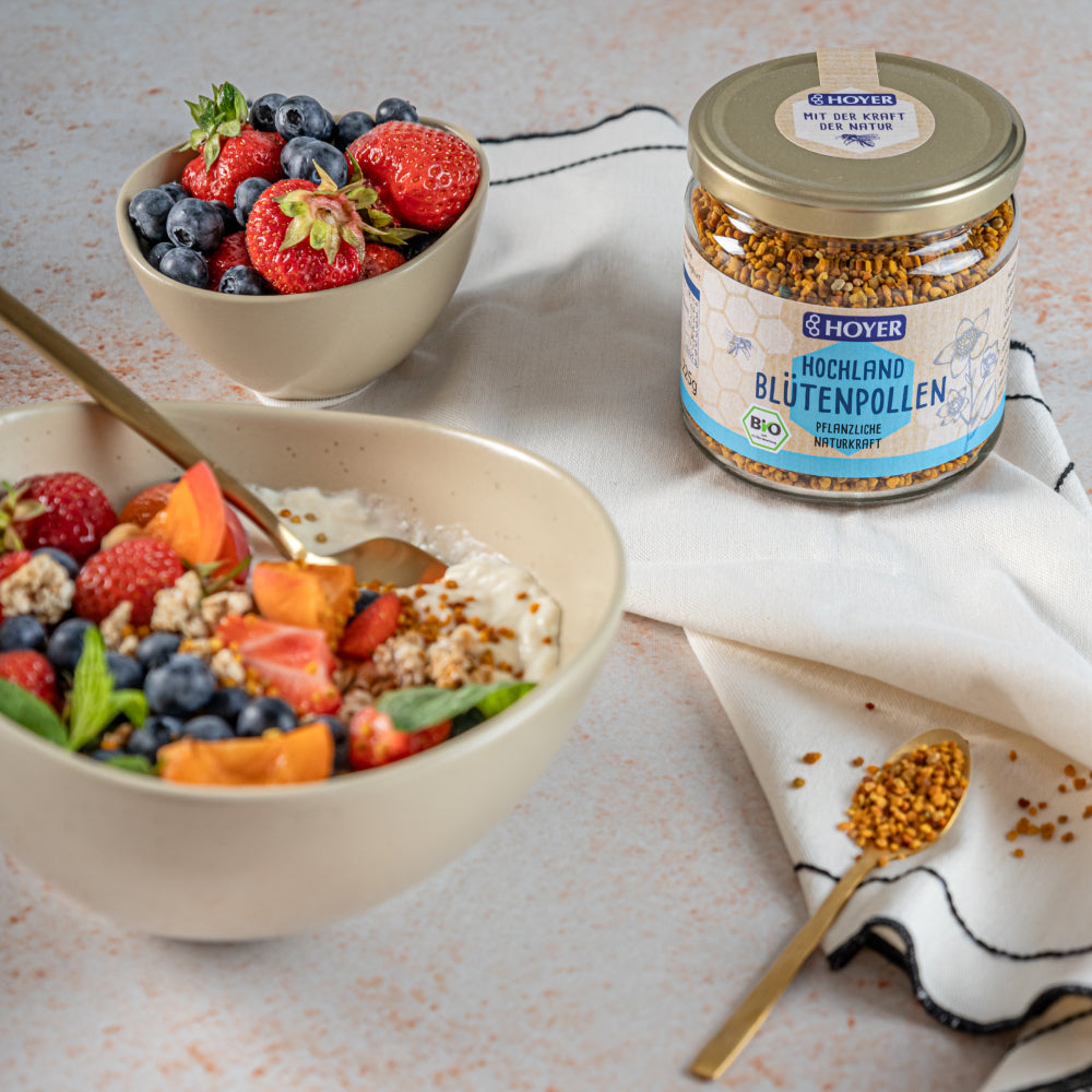 Hochland Bio-Blütenpollen mit Müsli und frischen Früchten